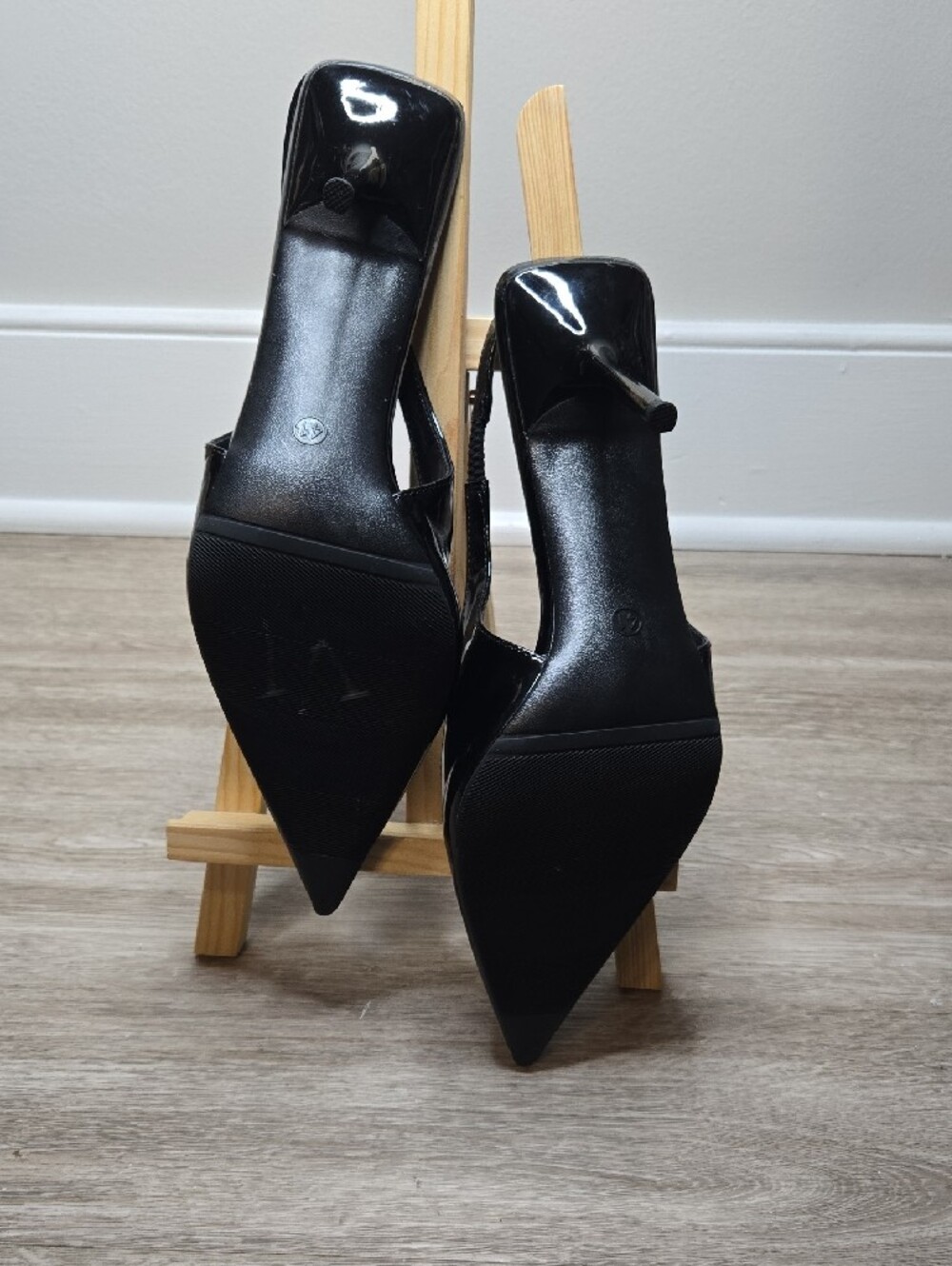Black Patent Slingback Pointed-Toe Stiletto Pumps - Picture 7 of 8